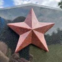 Красная звёздочка на гранитной плите в Ставрополе (518416)